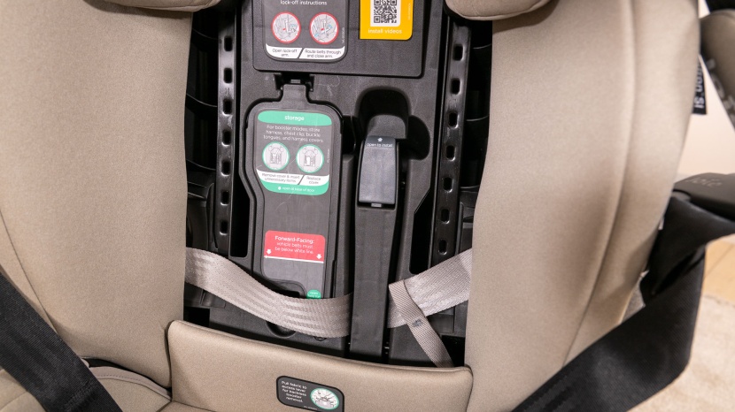 joie saffron si - the saffron lockoff/tensioner is only usable in the forward-facing...