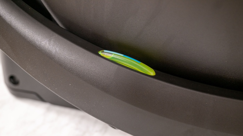 joie rue - the bubble level indicator on the rue works well and is easy to read.