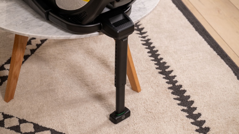 the juni load leg clicks into place with a color change at the base...