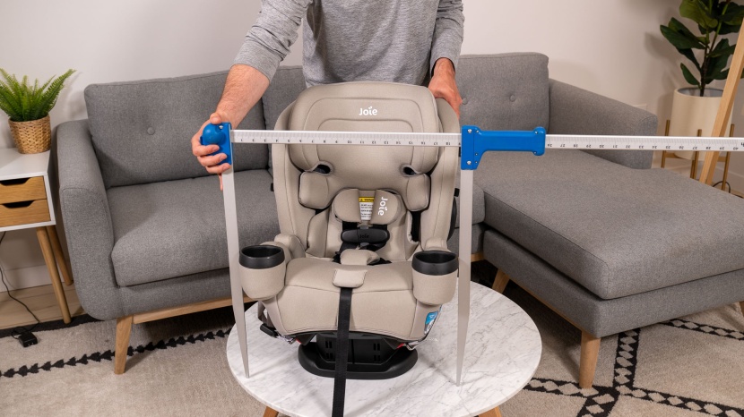 joie saffron si - the saffron is a wider seat with extra fabric surrounding the shell...