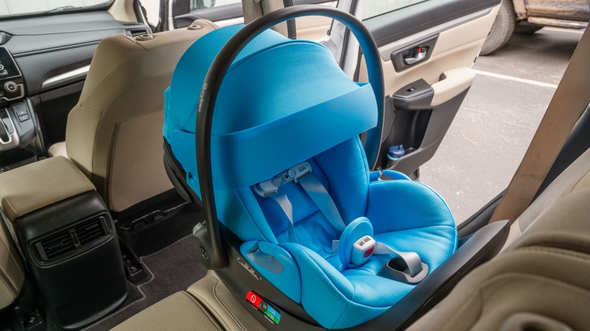 cybex cloud g lux - the cloud has plenty of space between the canopy and handle, and...