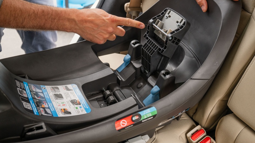 the lockoff on the cloud is easy to lift and press in place with no...