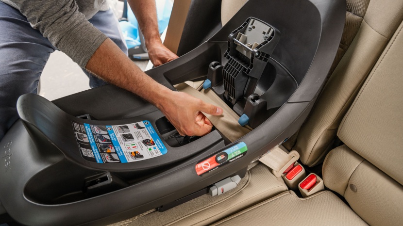 cybex cloud g lux - threading the vehicle belt through the openings and under the...