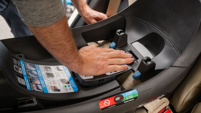 pressing the lockoff/tensioner in place secures the base to the belt...