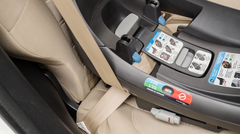 cybex cloud g lux - the cloud&#039;s base provides images and written instructions to help...