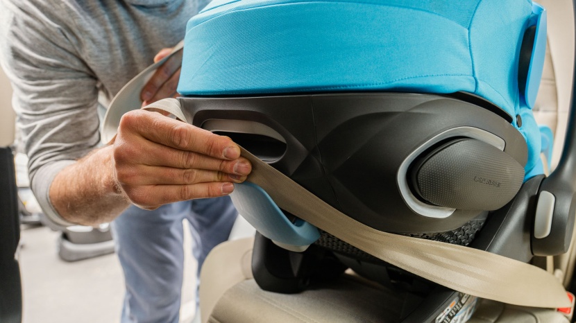 the belt slides down from the top of the cloud's clip.