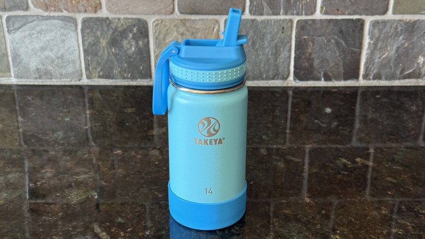 kids water bottle - stainless steel water bottles are heavier to carry than plastic...