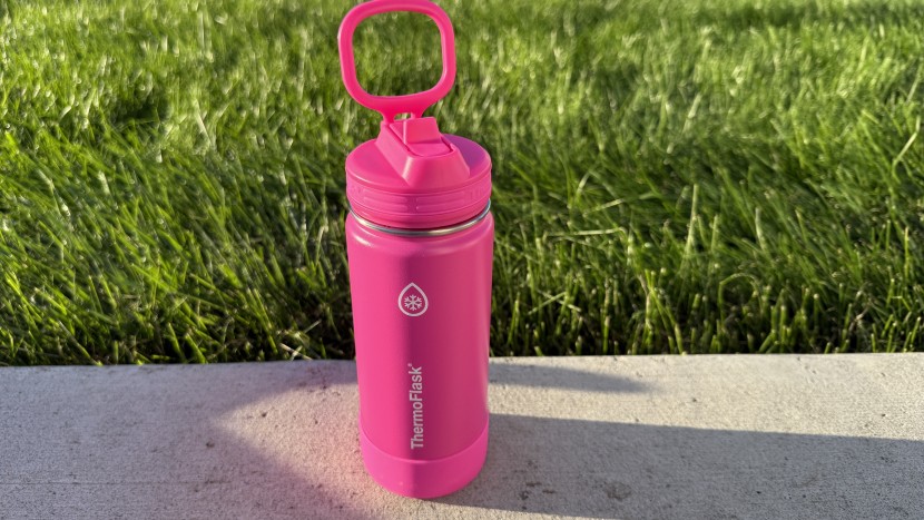 the higher quality thermoflask kids with straw lid features an...