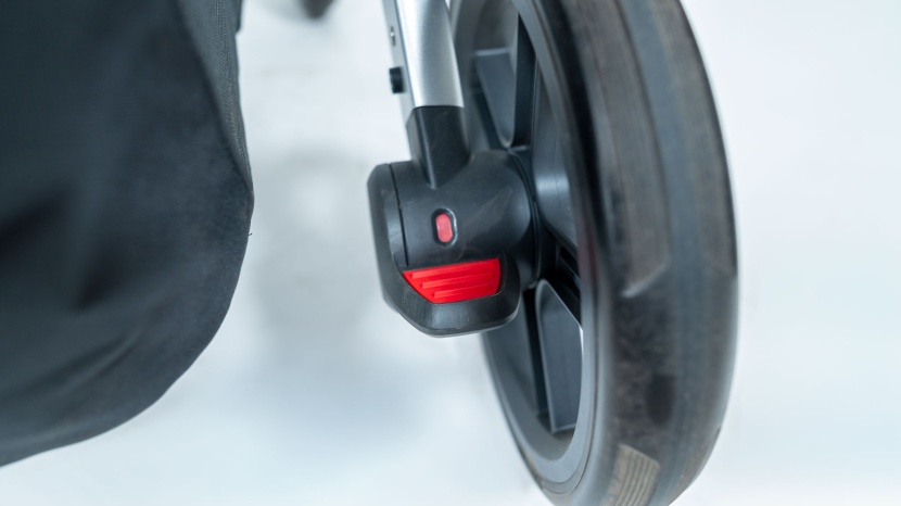 uppababy vista v3 - the easy-to-use red and green color coded braking design removes any...