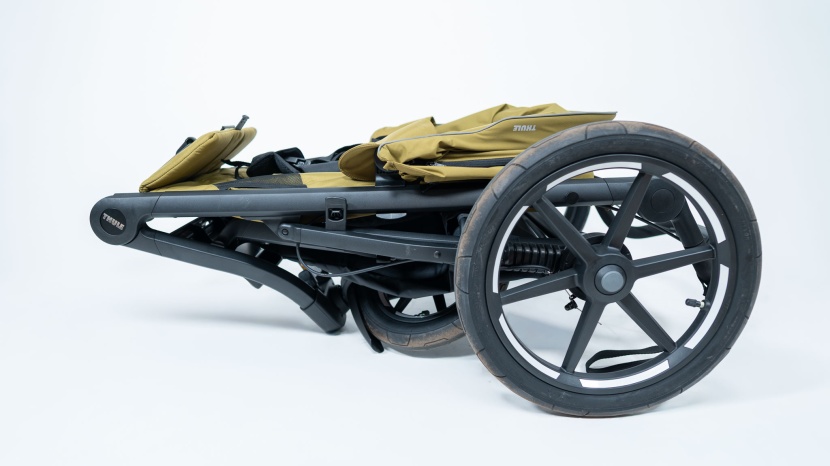 thule urban glide 3 - the folded measurement of 14,735 cubic square inches should be taken...