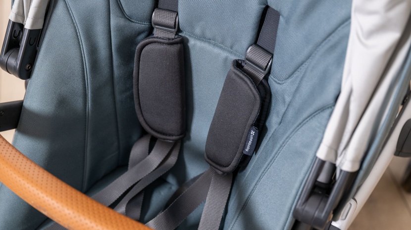 uppababy vista v3 double - the seats offer enhanced padding for comfort and washable...