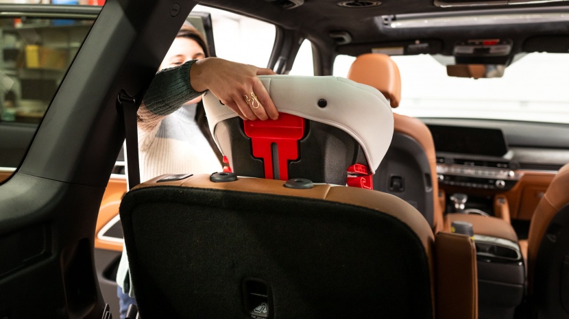 maxi-cosi roadisport - the headrest on the maxi-cosi is adjustable up and down to help...