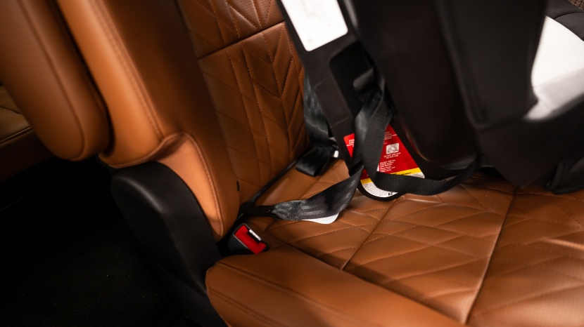 safety 1st grand 2-in-1 - the safety 1st secures to the vehicle using latch hook connectors.