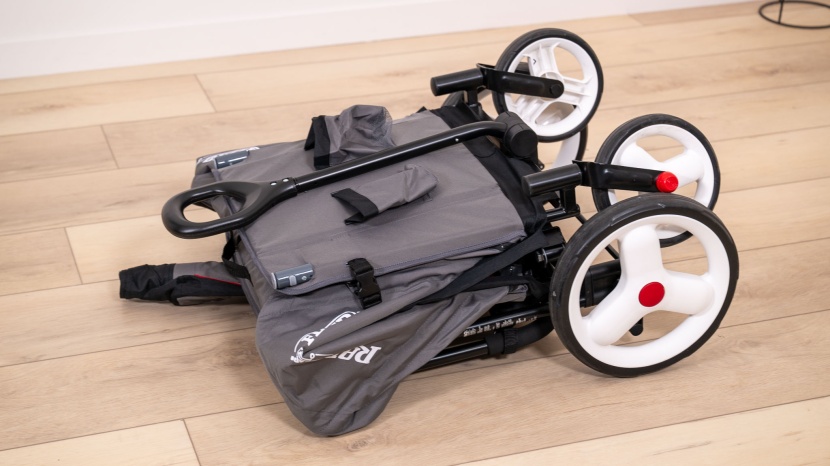 when folded, this wagon becomes relatively compact and can stand on...