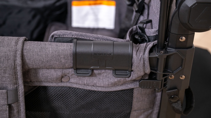 wonderfold elite pro stroller wagon - the seats clip onto the wonderfold's sides.