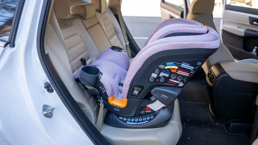 chicco onefit lx - the onefit is installed using the vehicle belt instead of the latch...