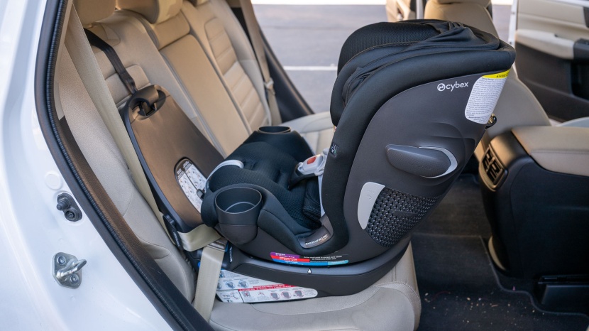 cybex callisto g 360 - the vehicle belt shoulder and lap portions both go under the...