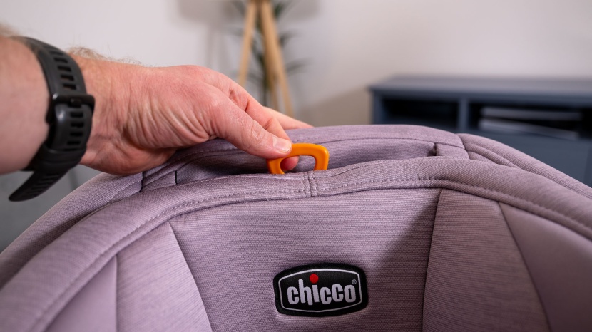 the pull tab at the top of the headrest releases the locked...