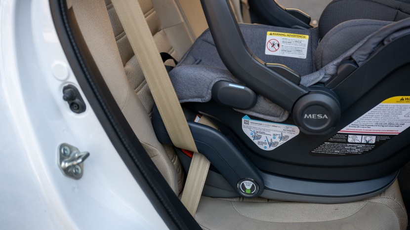 uppababy mesa v3 - the mesa can be installed using the vehicle belt.