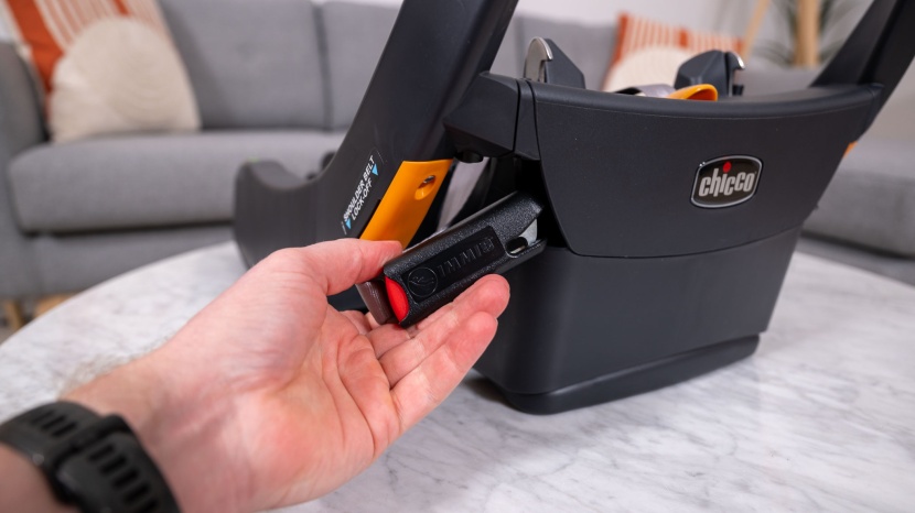 max's latch connectors stow in pockets on the end of the base under...