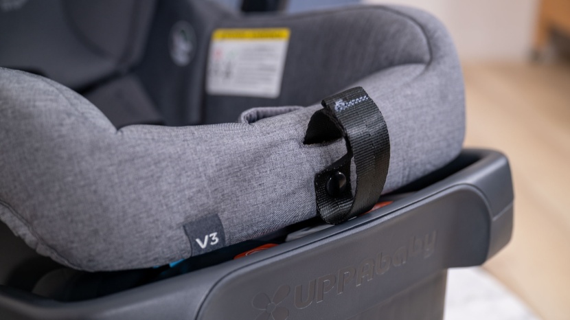 uppababy mesa v3 - the mesa's harness tightening strap and release button both work...