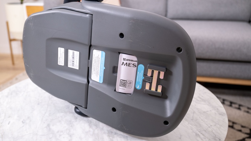 the mesa manual is located under the base, which isn't convenient...