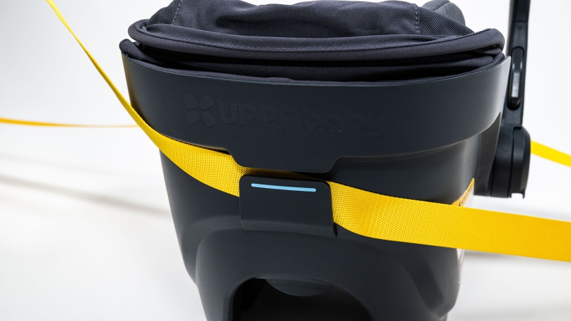 the retention clip on the back of the mesa carrier holds the vehicle...