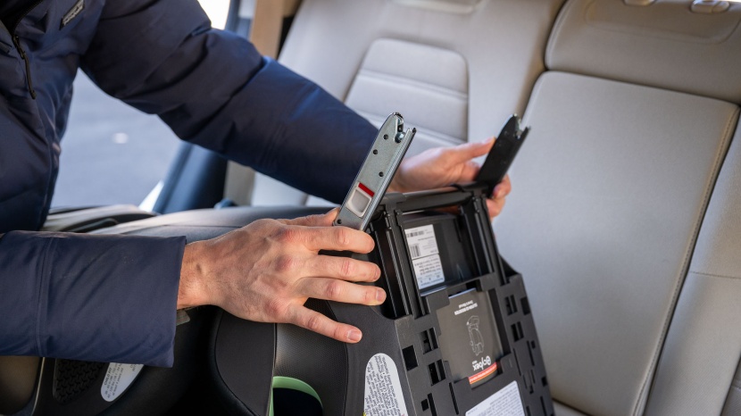 rigid latch connectors, like those on the cybex solution g2 here...