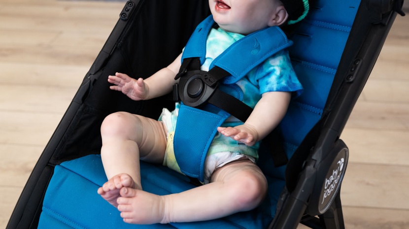 baby jogger city mini gt2 - the gt2 harness has padded covers on the shoulder straps and crotch...