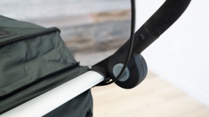 The adjustable handlebar on the Urban Glide 2 is a thoughtful detail...