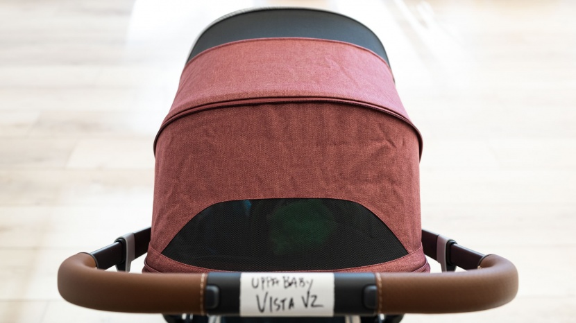 the peek-a-boo window on the vista v2 is narrow but enough to see...