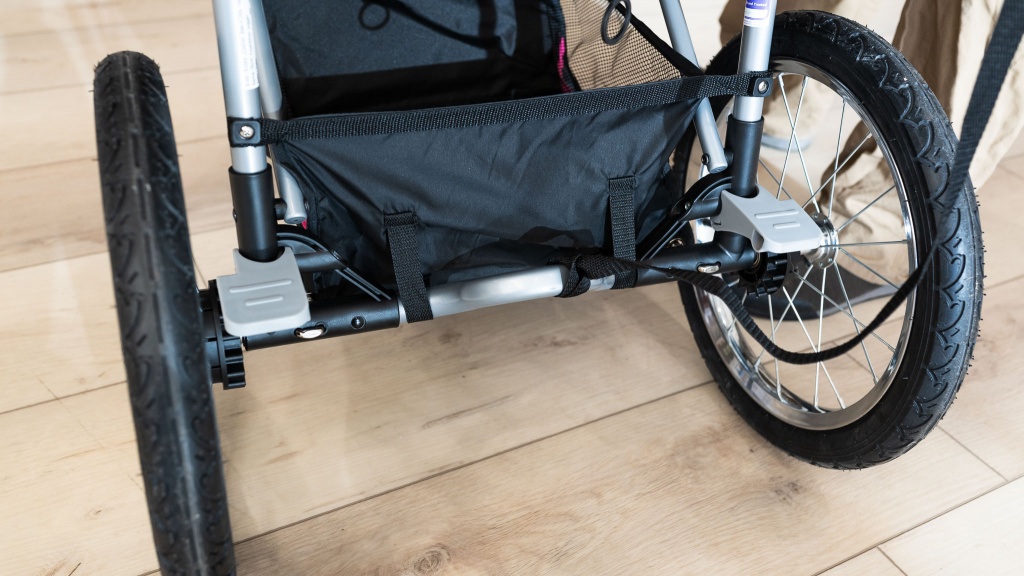 baby trend expedition - the expedition has a good size storage bin, but it only holds up to...