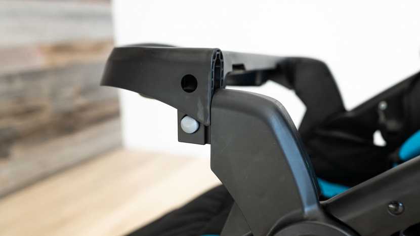 baby trend expedition - the plastic components on the expedition child tray work fine, but...