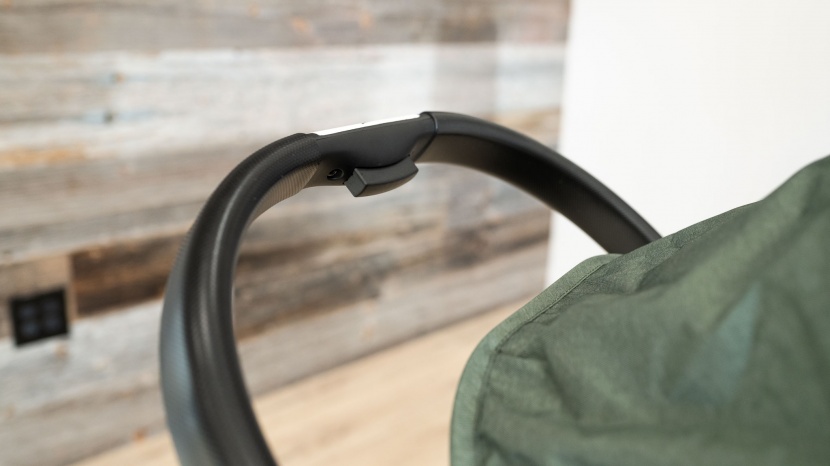 baby jogger city select 2 - the telescoping handlebar on the select 2 helps put taller pushers...