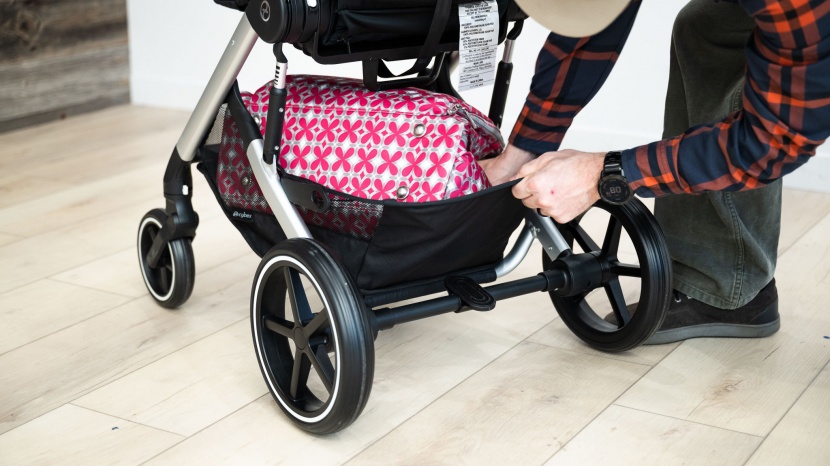 cybex balios s lux - the storage bin on balios is a large basket with good access, but...